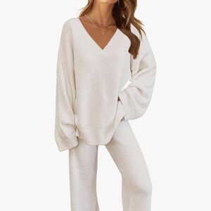 New with tags Elegant Cream Lounge Pajama Set